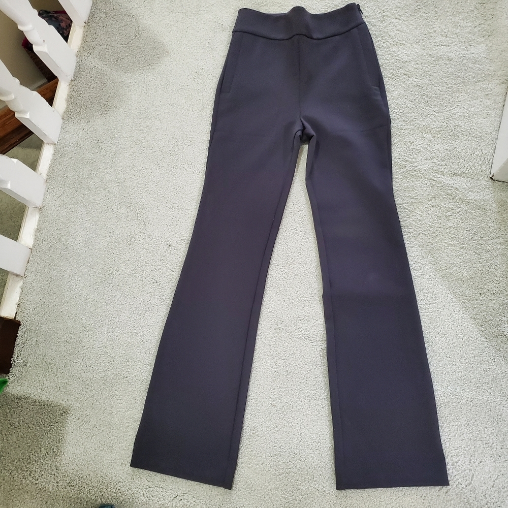 Aritzia Wilfred kick flare pant
| 00